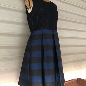 Beautiful Eliza J Pleated Sleeveless Laced w/ Lining Dress Size 12